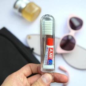 فرشاة أسنان قابلة للطي مع معجون للسفر والعناية بالفم